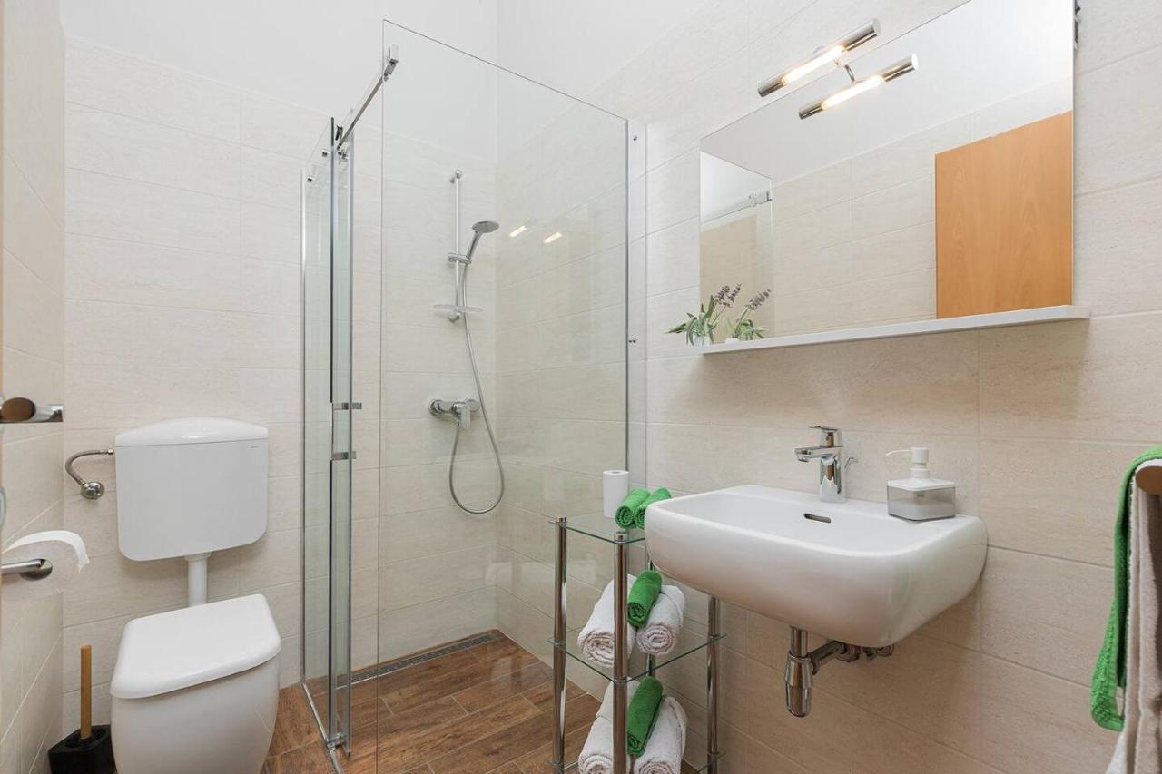 E&T Apartments With A Beautiful Pool ราบัซ ภายนอก รูปภาพ