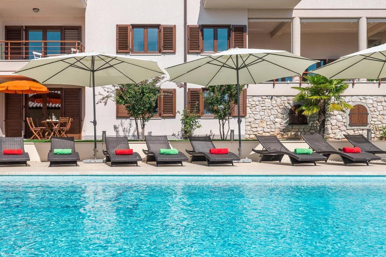 E&T Apartments With A Beautiful Pool ราบัซ ภายนอก รูปภาพ