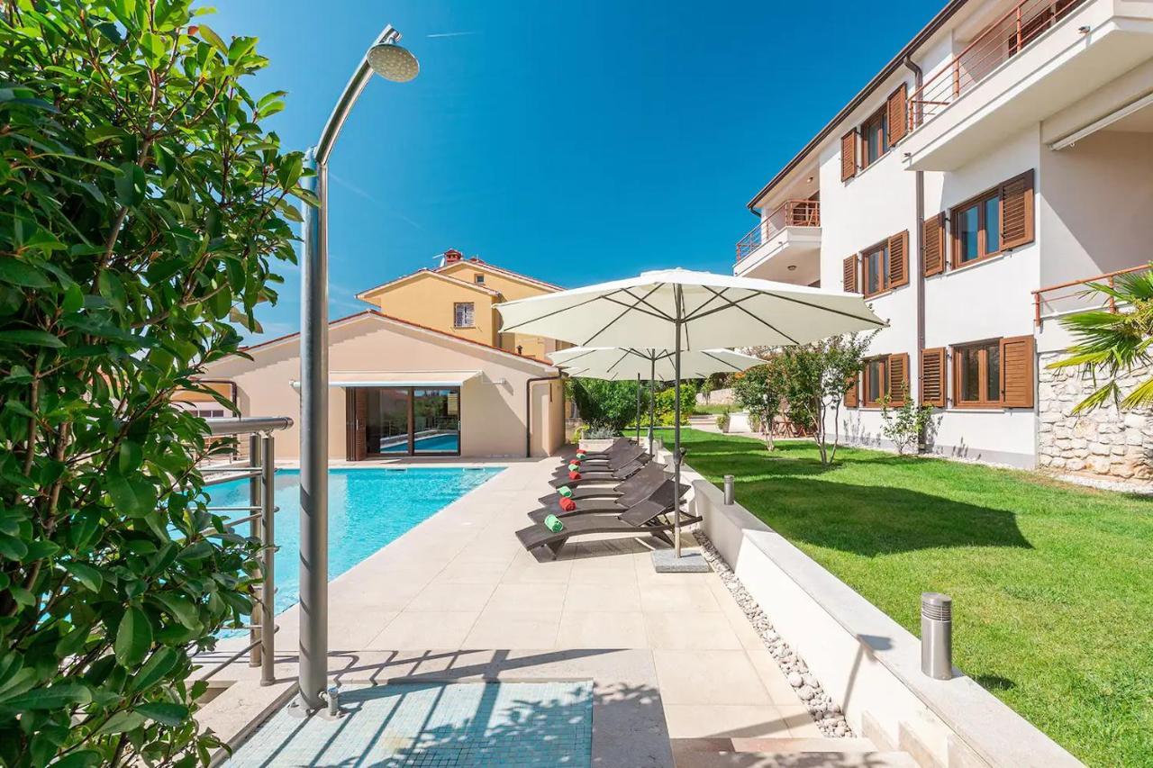 E&T Apartments With A Beautiful Pool ราบัซ ภายนอก รูปภาพ